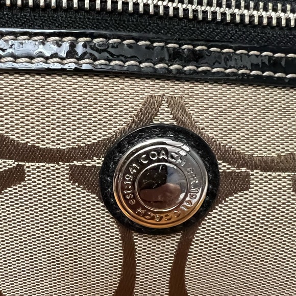 Coach Gallery Tote In Signature Canvas. Gently used in Great Condition. - Picture 10 of 10